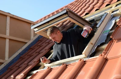 Pose de fenêtres de toit Velux à Roche-Vineuse